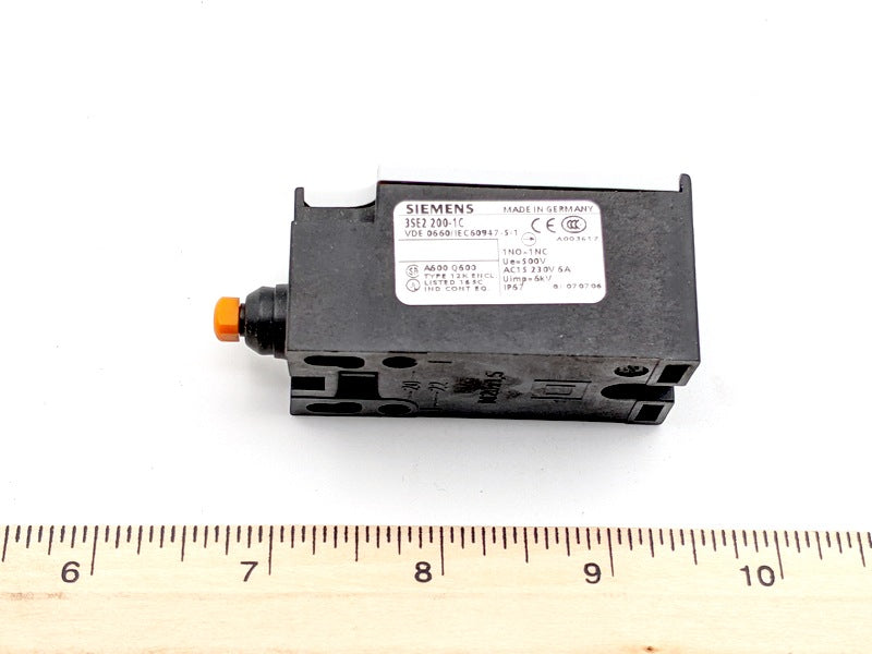 Siemens 3SE2 200-1C New Genuine Original 30mm Position Limit Switch